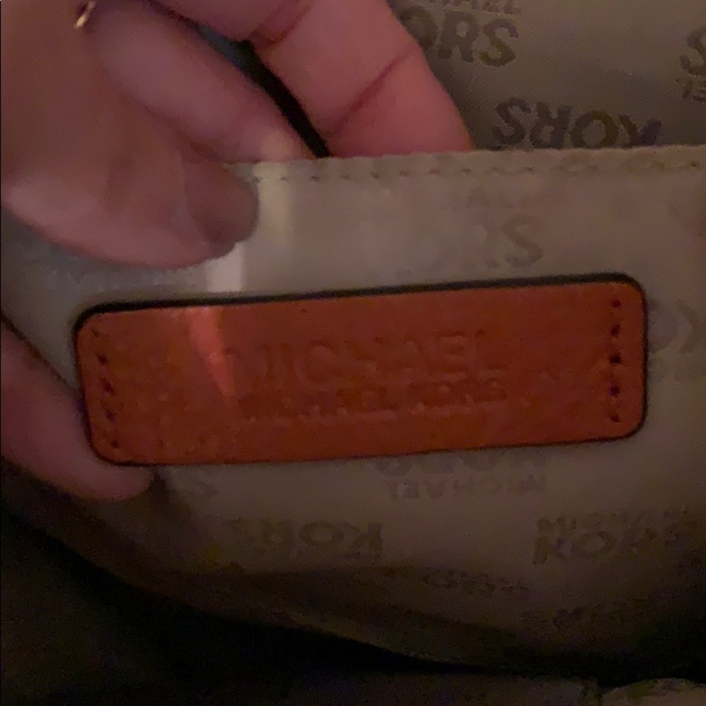 Beautiful michael kors purse - Picture 4 of 5